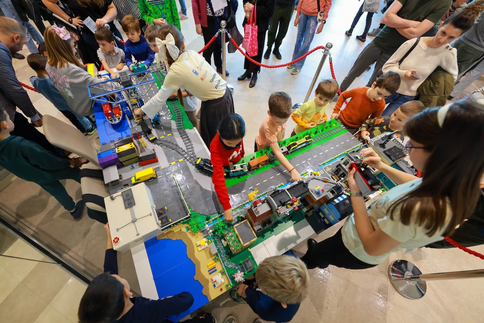 Vukobratovićevi dani robotike 2025 — LEGO grad